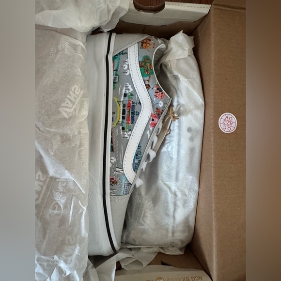 Disney Vans - Picture 5 of 10